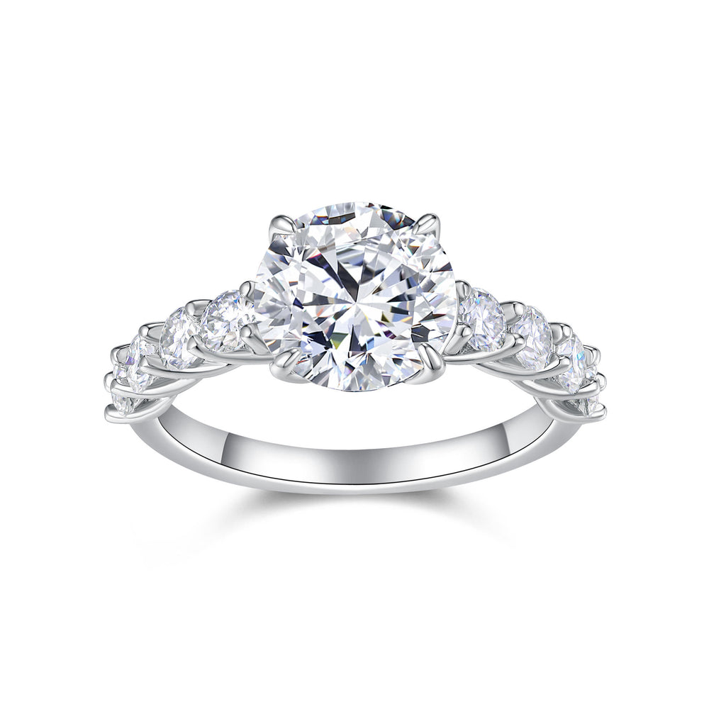 Anello Solitario con Moissanite e Pietre Laterali
